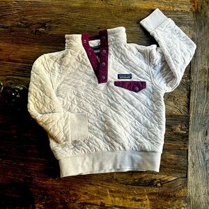 Kids organic cotton pull over Patagonia cream and maroon size small quilt snap